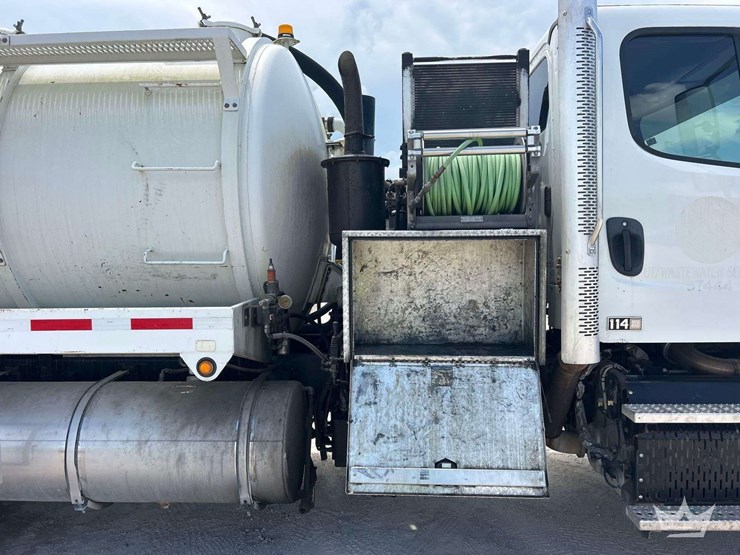 2015-freightliner-114sd-image-27