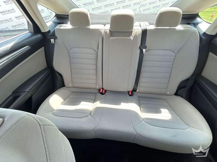 2018-ford-fusion-sedan-image-18