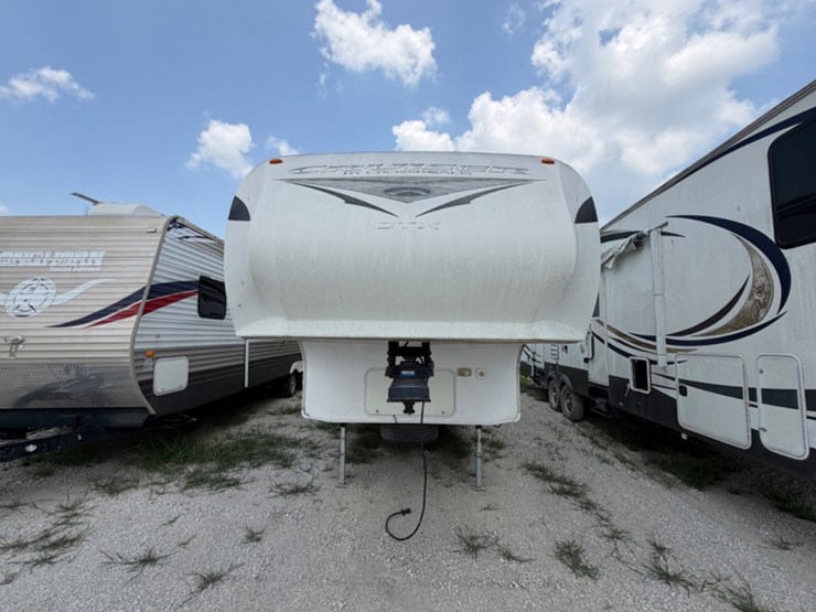 2011-crossroads-cruiser-ctx-fifth-wheel-image-2