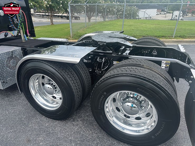 2023-peterbilt-389-image-5