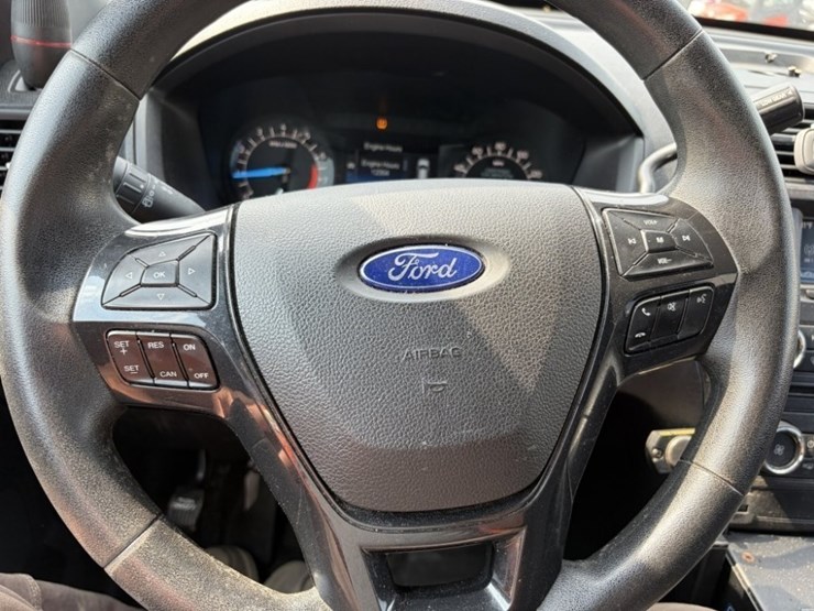 2018-ford-explorer-image-32