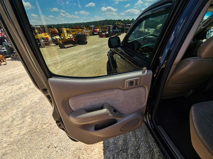 2004-toyota-tacoma-image-30