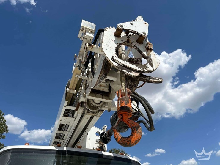 2019-freightliner-m2-106-image-38