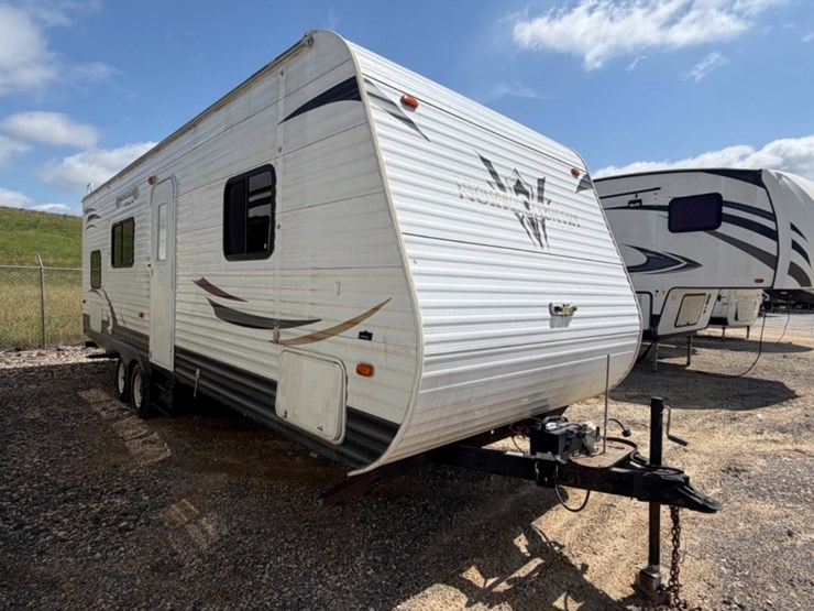 2011-heartland-north-country-travel-trailer-image-3