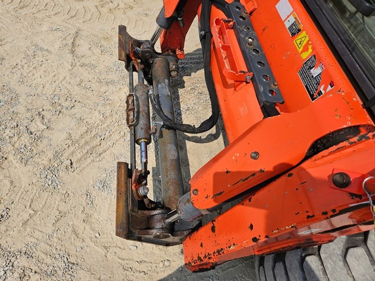 2016-kubota-ssv75-image-10