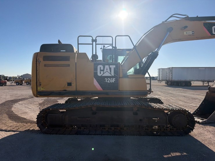 2015-caterpillar-326fl-image-5