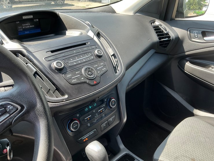 2017-ford-escape-se-image-17