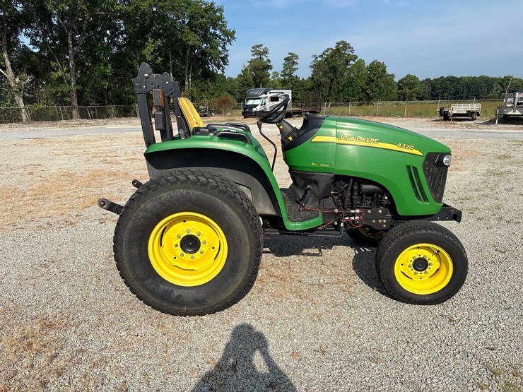 john-deere-4320-image-7