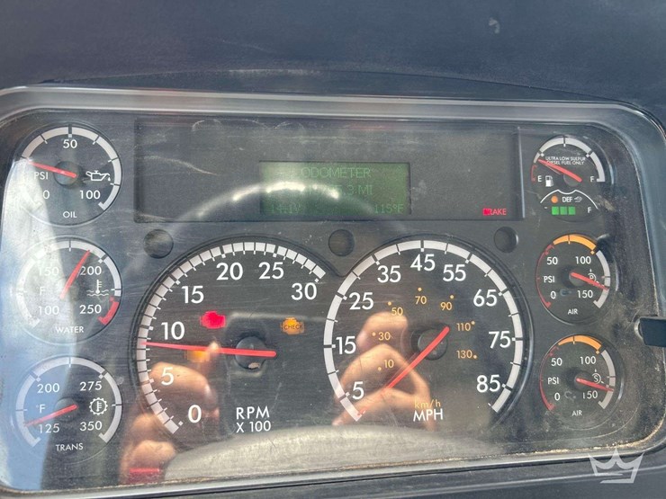 2019-freightliner-m2-106-image-14