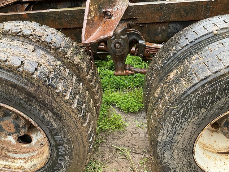 #141-•-1988-freightliner-log-truck-image-27