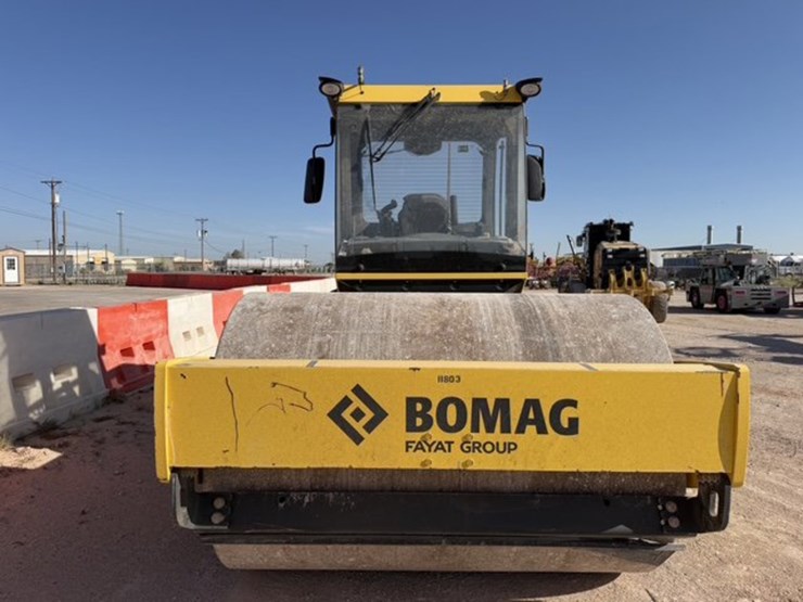 2022-bomag-bw213d-5-image-3