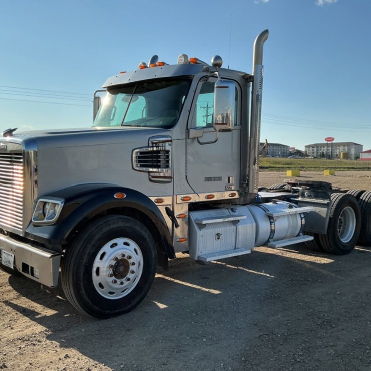 2015 FREIGHTLINER CORONADO 122 SD