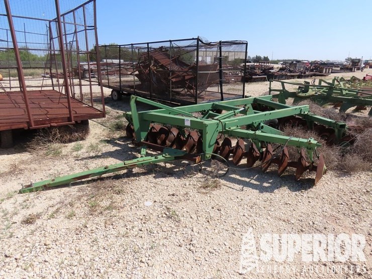 massey-ferguson-8-image-1