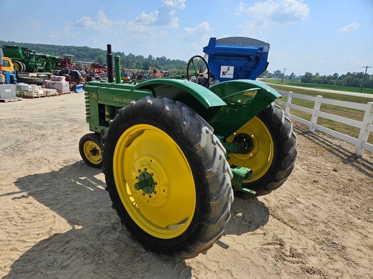 john-deere-b-image-3
