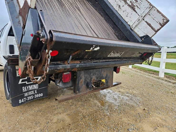 2016-chevrolet-3500-image-14
