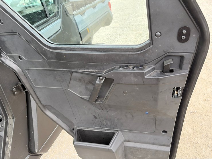 2025-polaris-ranger-crew-image-9