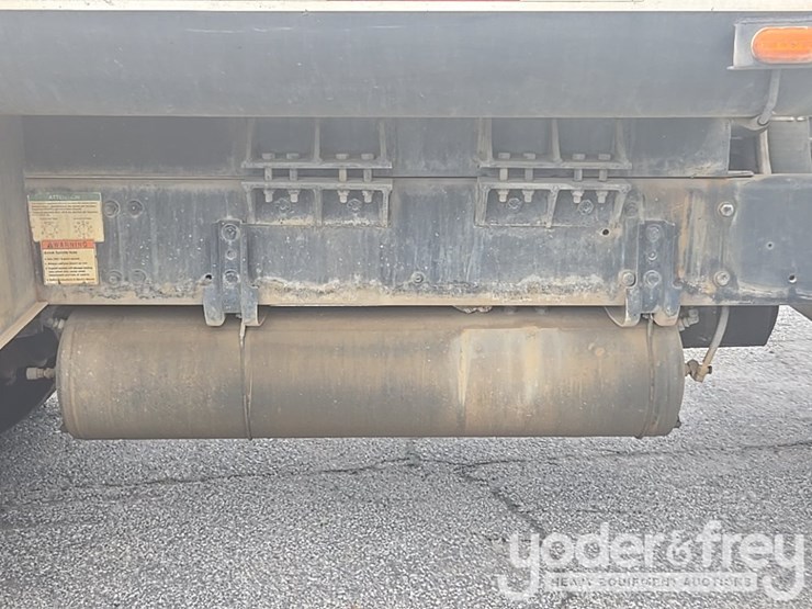 2013-freightliner-m2-106-image-33