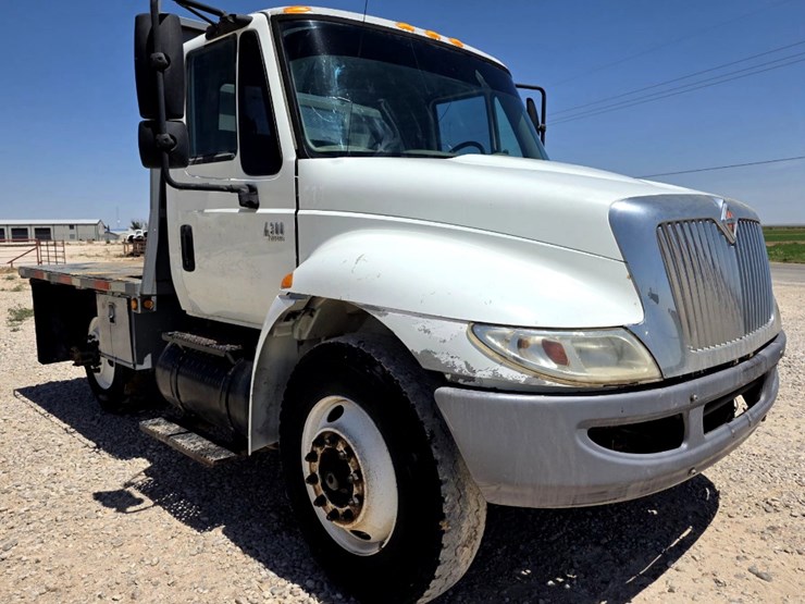 2013-international-durastar-4300-image-3