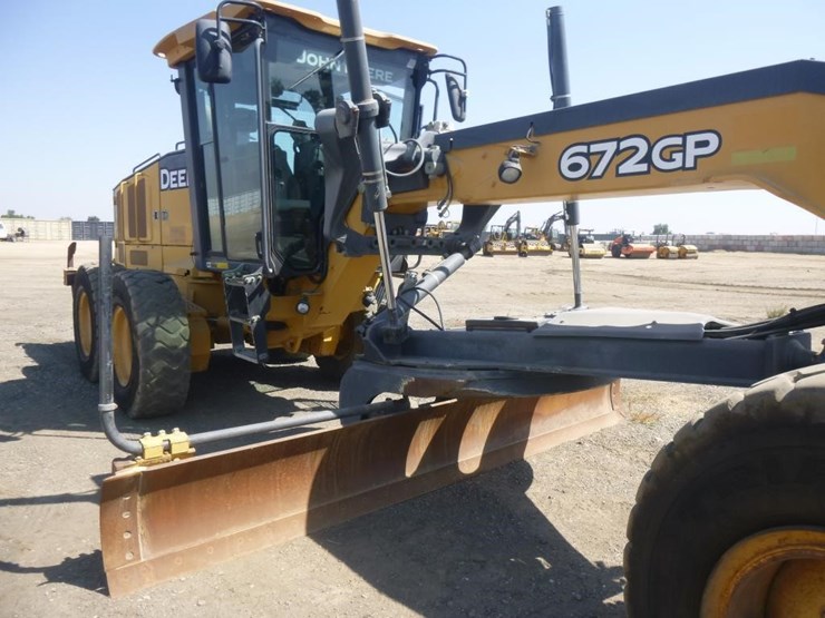 2012-deere-672gp-image-27