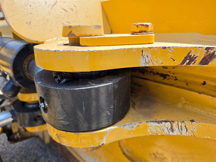 2016-caterpillar-d6k2-lgp-image-82