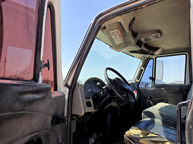 2012-international-durastar-4300-image-10