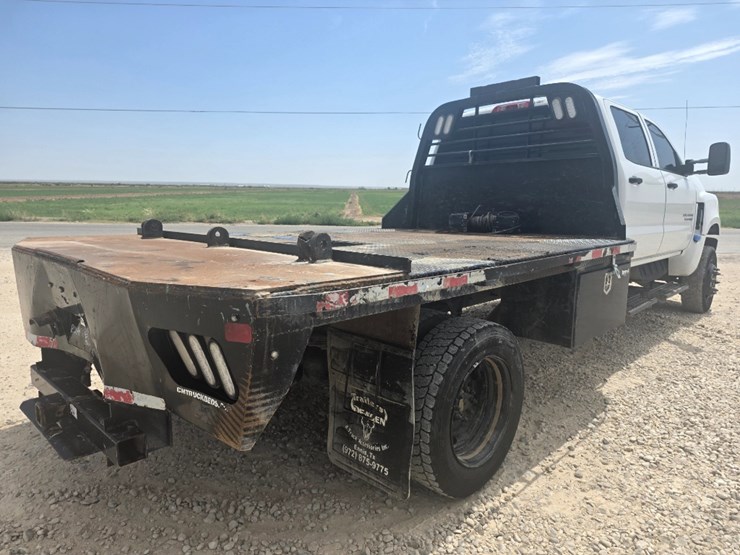 2022-chevrolet-silverado-5500hd-image-5