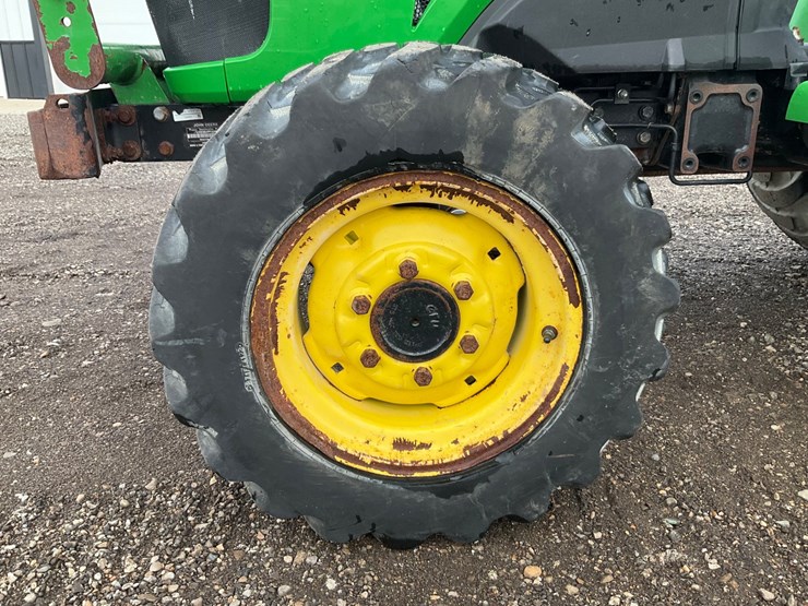 john-deere-3038e-image-13