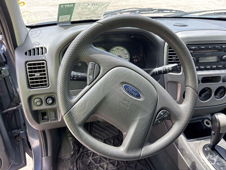 2005-ford-escape-image-13