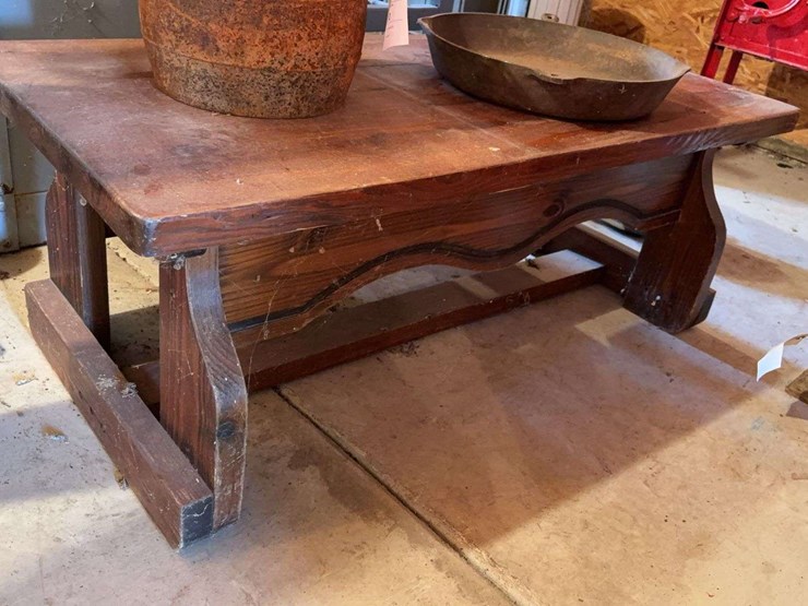 coffee-table-and-cast-iron-cooking-items-image-6