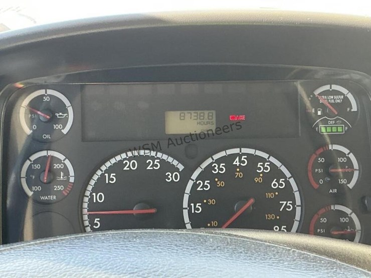 2012-freightliner-m2-106-image-28