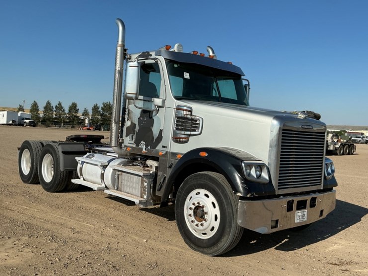 2011-freightliner-coronado-122-sd-image-3