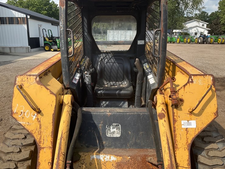 john-deere-325-image-12