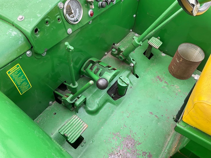 1957-john-deere-820-image-22