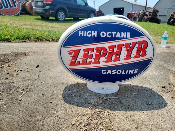 reproduction-zephyr-gas-pump-globe-image-3