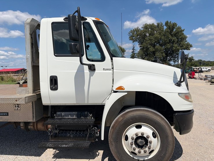 2018-international-durastar-4300-image-9