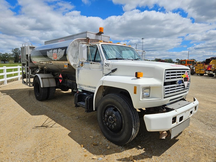 1992-ford-f700-image-7