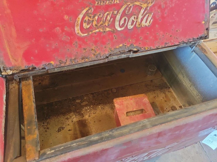 coca-cola-chest-vending-machine-image-8