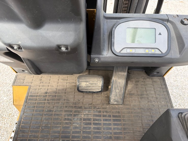 #1363-•-cat-ec25en-electric-forklift-image-26