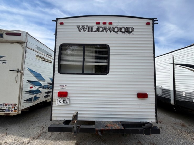 2015-wildwood-5th-wheel-image-5