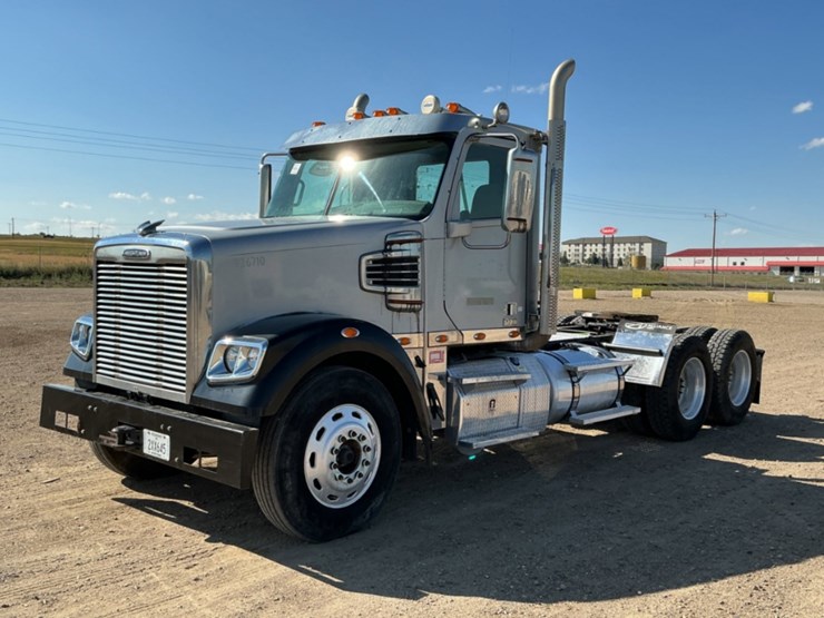2015-freightliner-coronado-122-sd-image-1