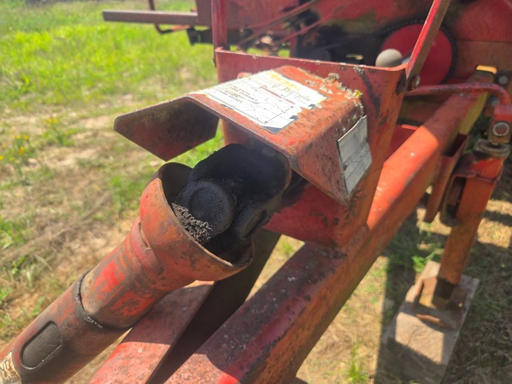 new-holland-1033-image-15