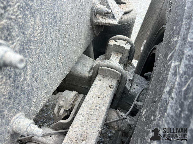 2019-peterbilt-384-image-15