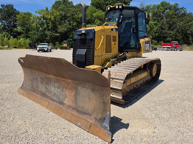 2016-caterpillar-d6k2-lgp-image-1