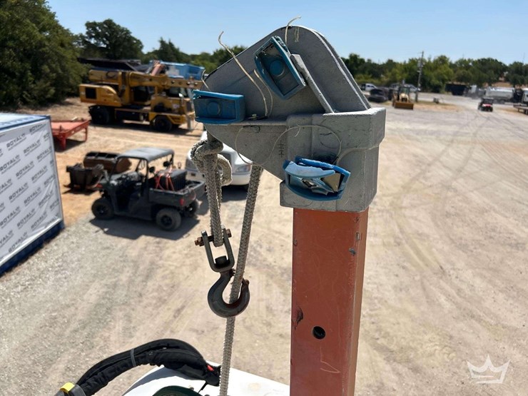 2019-freightliner-m2-106-image-38
