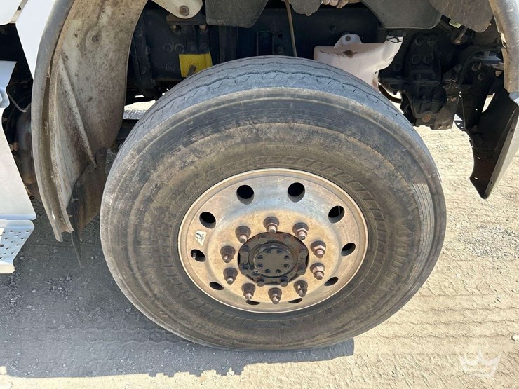 2020-freightliner-m2-106-image-47