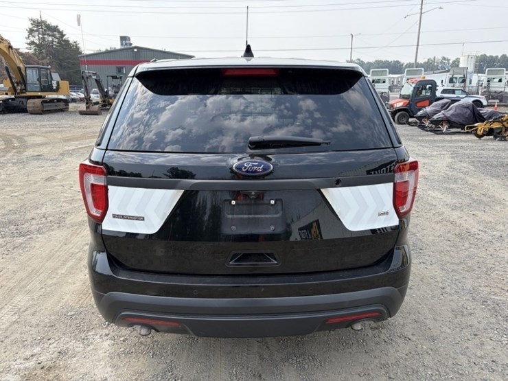 2017-ford-explorer-image-5