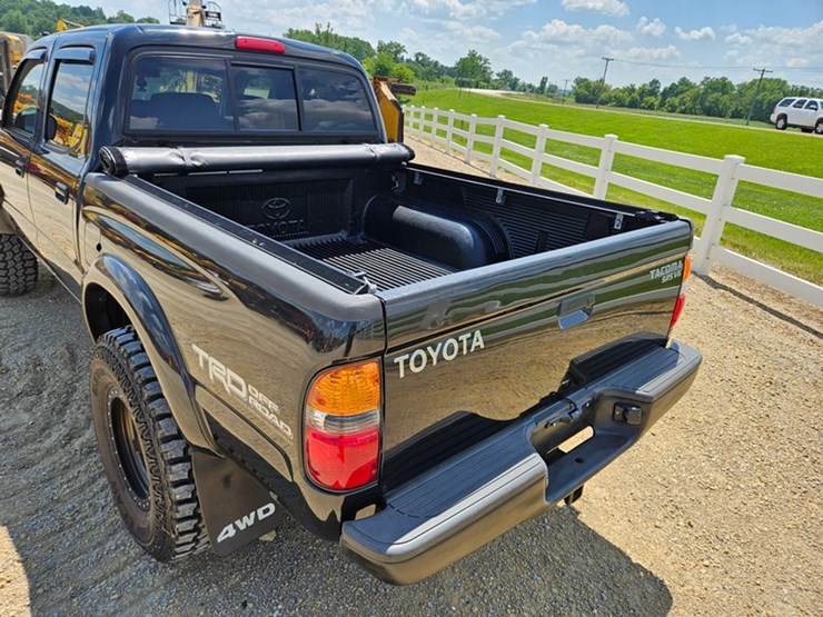 2004-toyota-tacoma-image-15