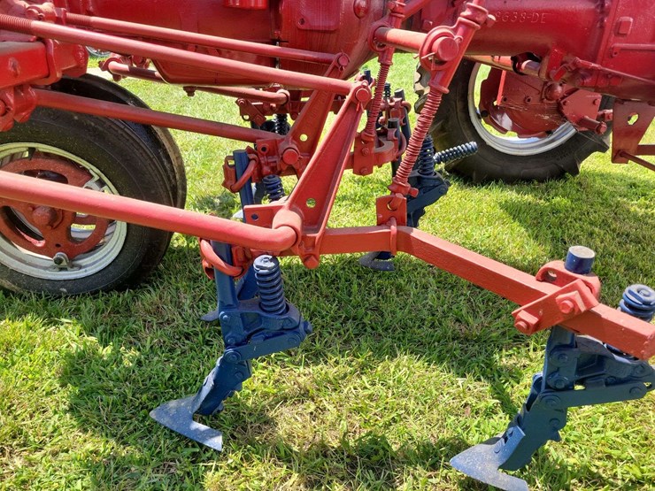 1947-farmall-b-with-mounted-cultivator-image-23