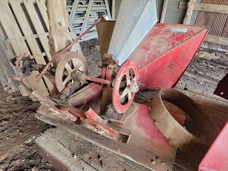 international-end-gate-seeder-image-5