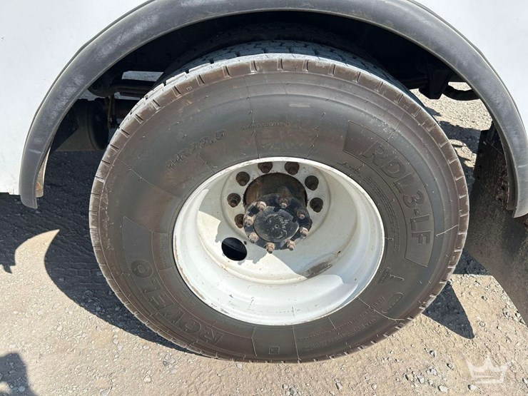 2019-freightliner-m2-106-image-42